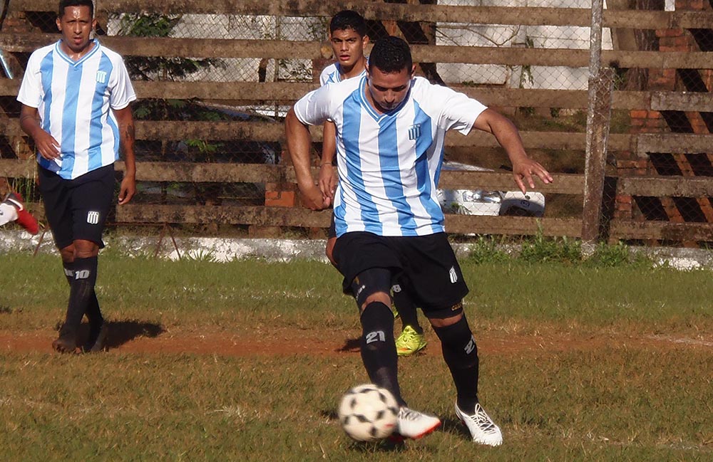 Sportivo ganó y sigue firme en la liga de Eldorado