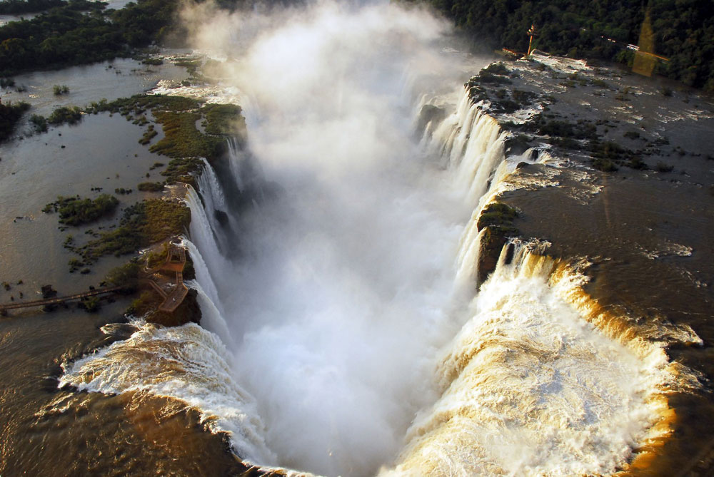 El viernes 2 llega el primer vuelo desde Madrid
