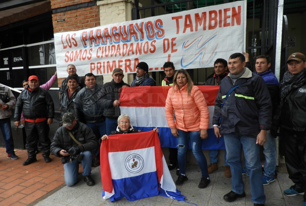 Trabajadores de Frontera de Paraguay se quejan por maltratos en el puente