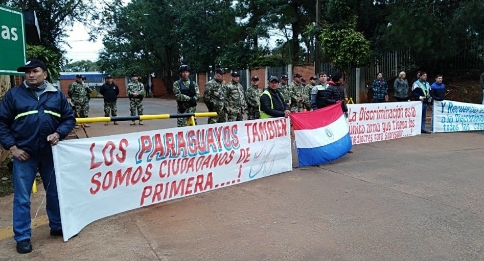 Trabajadores de Frontera de Paraguay se quejan por maltratos en el puente