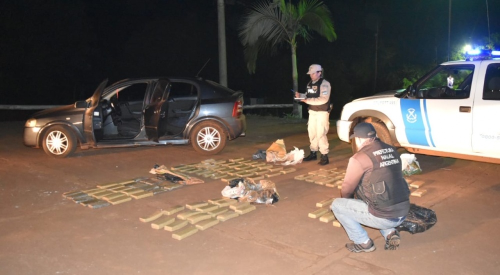 Contrabandeaban droga en canoa y fueron detenidos