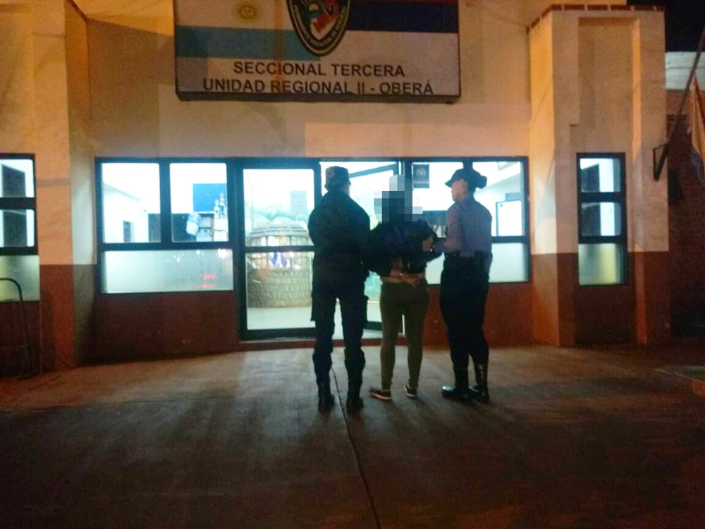 Con machete en mano, amenazó de muerte a sus hijos y agredió a su pareja