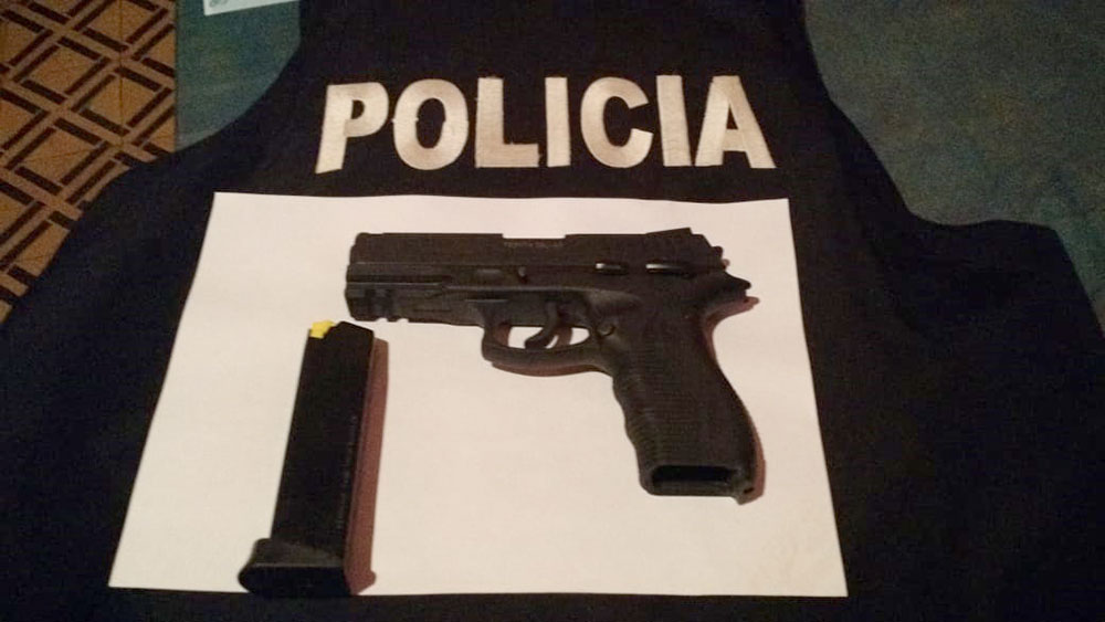 Detienen a un hombre por amenazar a su expareja con una pistola