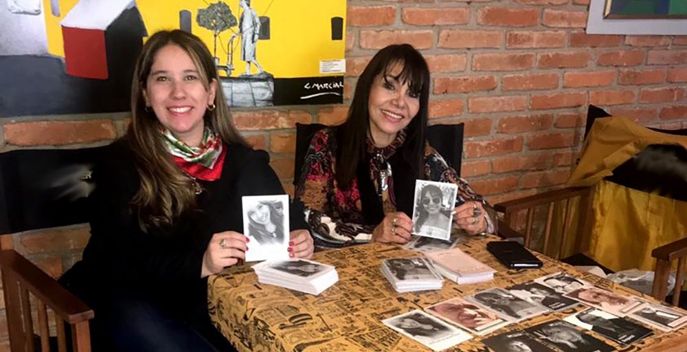 Celebran el Día del Lector con la “suelta” de miles de poemas en la costanera