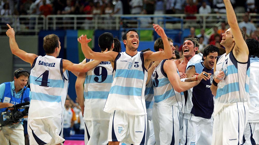 Se cumplen 15 años de la inolvidable palomita de “Manu” Ginóbili