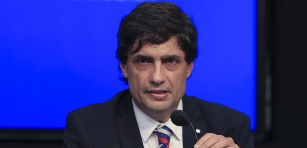 Lacunza anunció medidas para frenar al dólar