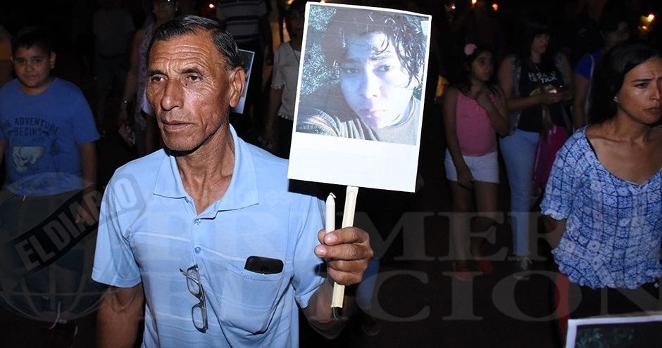 EL RECLAMO EN IMAGEN. Víctor Márquez Dos Santos en las pancartas de ayer.