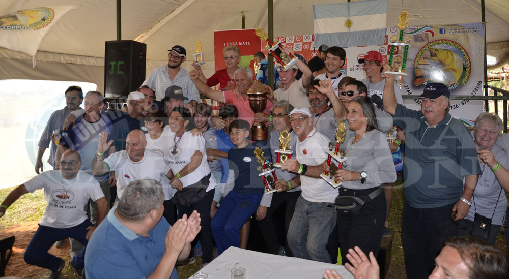 Torneo día del Médico, festejan a puro truco y pesca