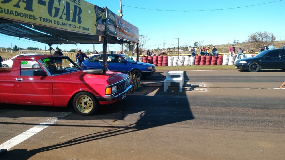 El cuarto de milla puso el  calor de los motores