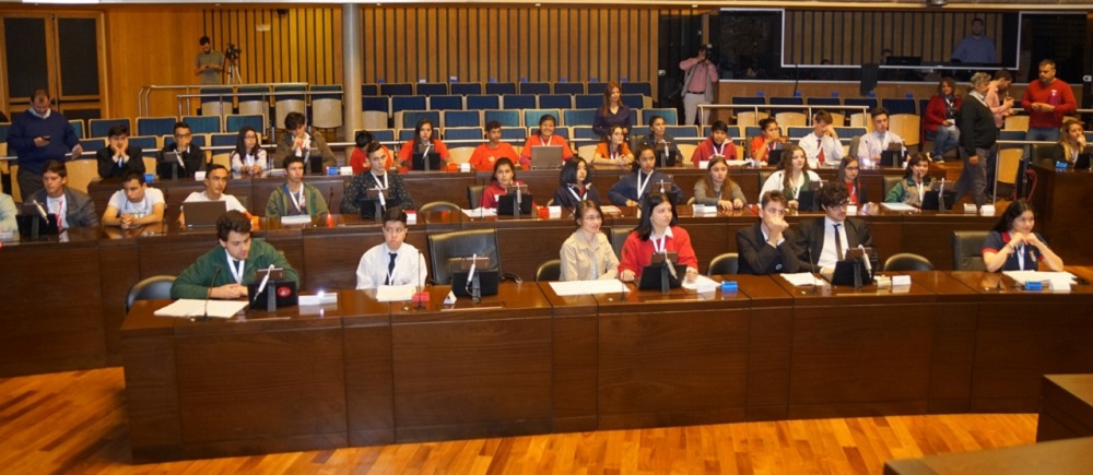 Parlamento Estudiantil: facultad pública, prevenir la deserción y salas de salud