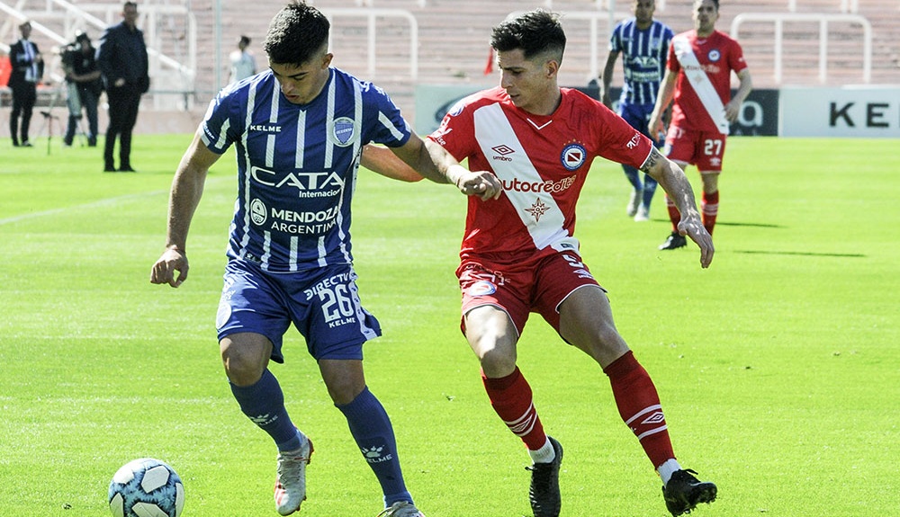 Argentinos ganó, sigue invicto y escala en la tabla