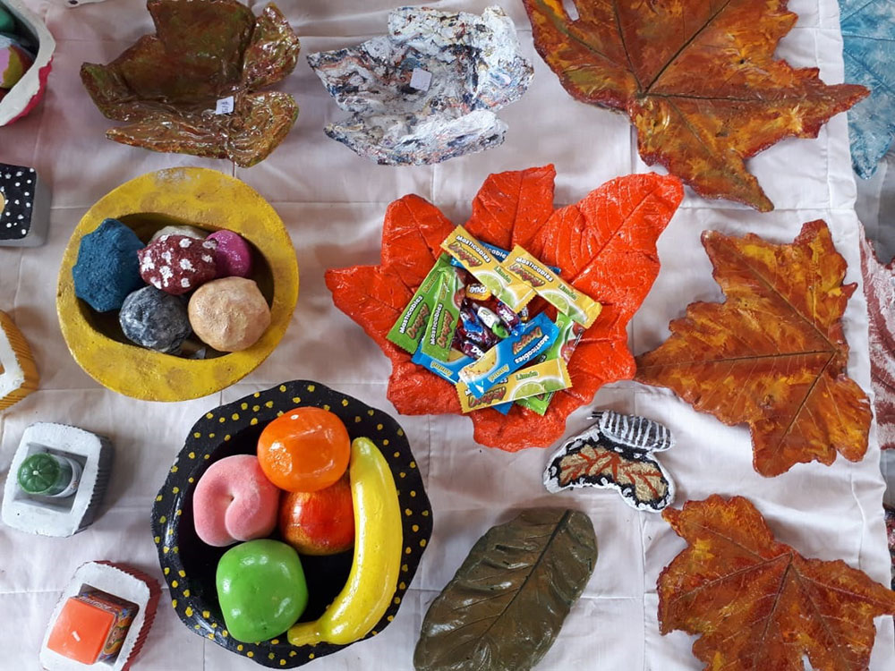 Artesanías en cemento, la opción para sumar a la economía familiar