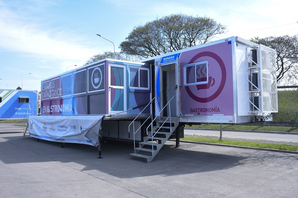 Misiones recibió un aula móvil de Gastronomía