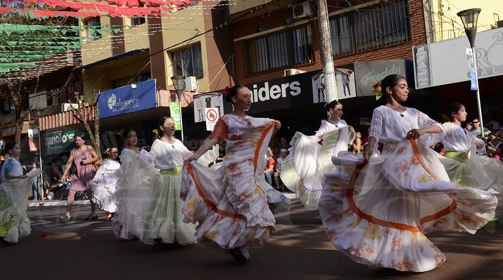 Eldorado se vistió de colores en el Paseo de los Inmigrantes