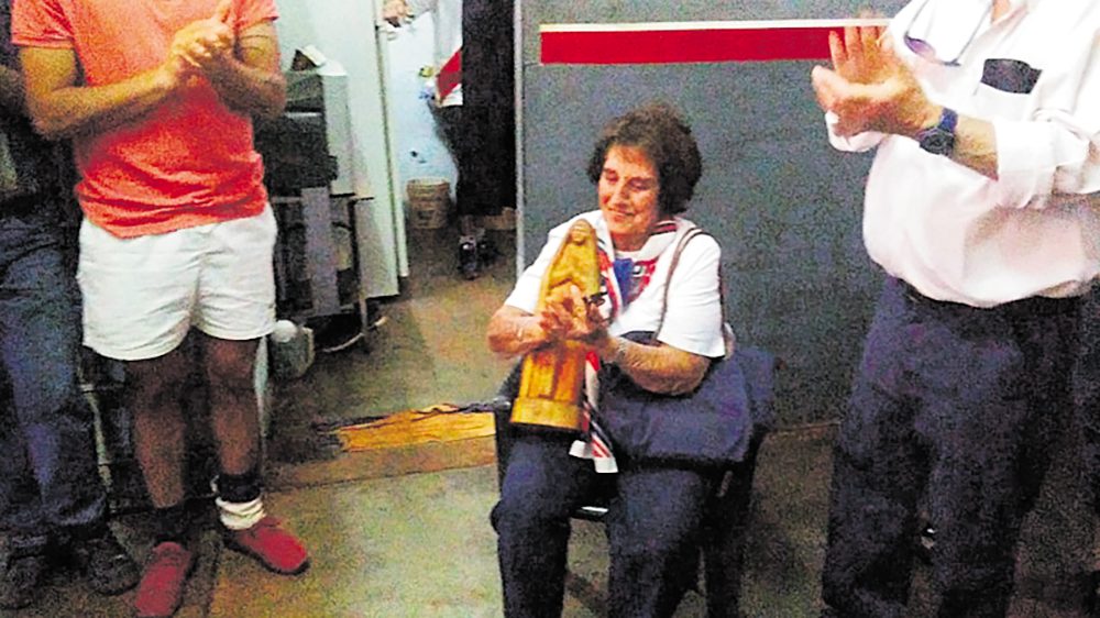 RECORRIENDO EL LEGADO. Elena Schwelm recorrió el Museo que lleva el nombre de su padre y el Penal de Eldorado.