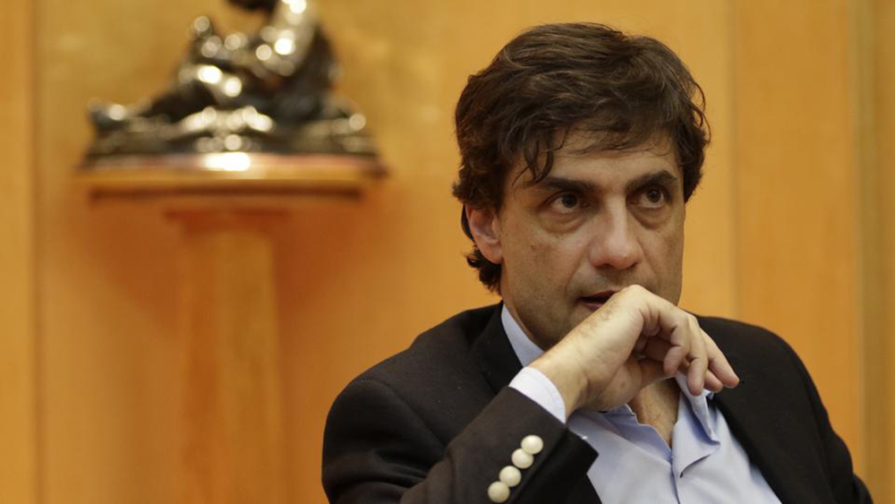 Lacunza comenzó el diálogo con inversores en Nueva York para “reperfilar” la deuda