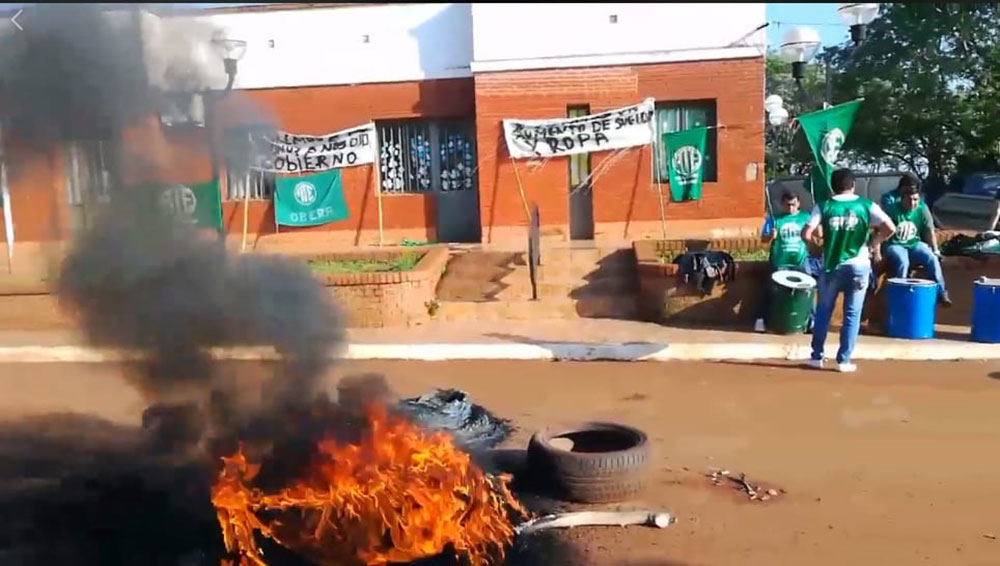 Trabajadores tomaron la Municipalidad de Gobernador López