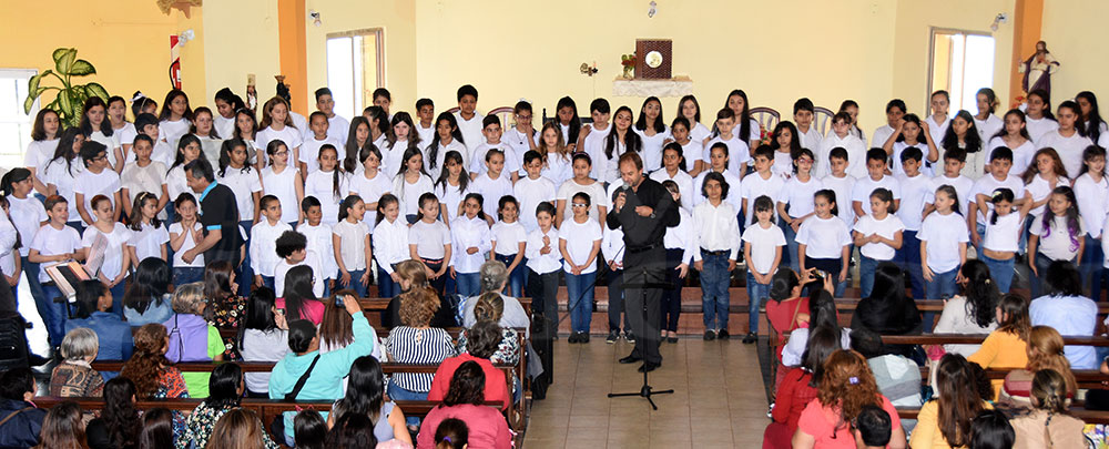 El Coro del Festival de las Dos Orillas se presentó en la parroquia Stella Maris
