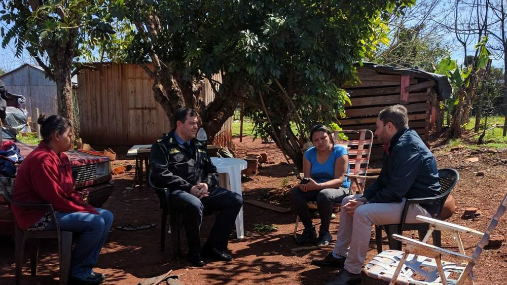 El subsecretario Marinoni y el jefe de Policía Mazur visitaron a la familia de Víctor