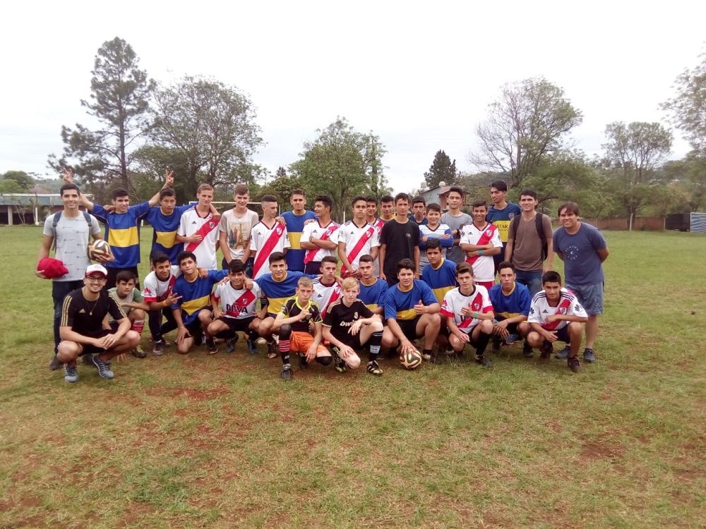 La EPET 39 de El Soberbio recrea el superclásico Boca-River para “hacer patria”