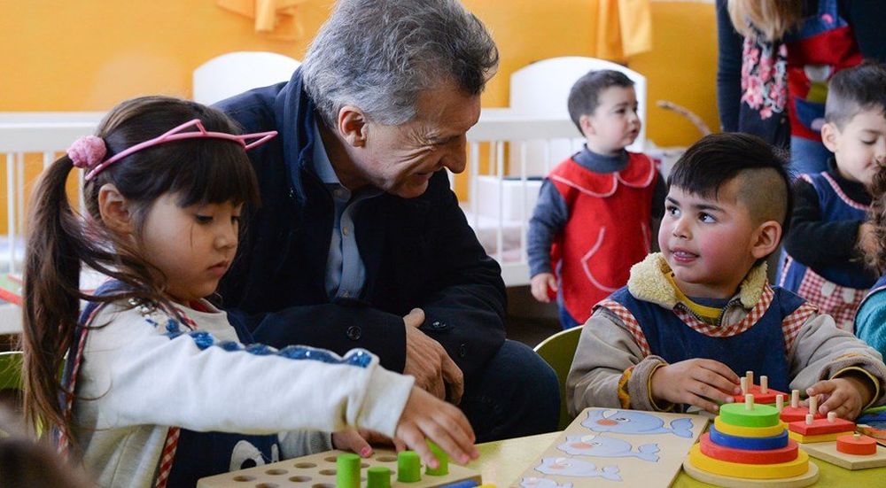 Macri prometió internet e inglés para todas las escuelas públicas del país