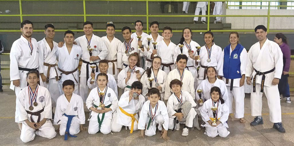 Femenino: las chicas de Colonias festejaron el título