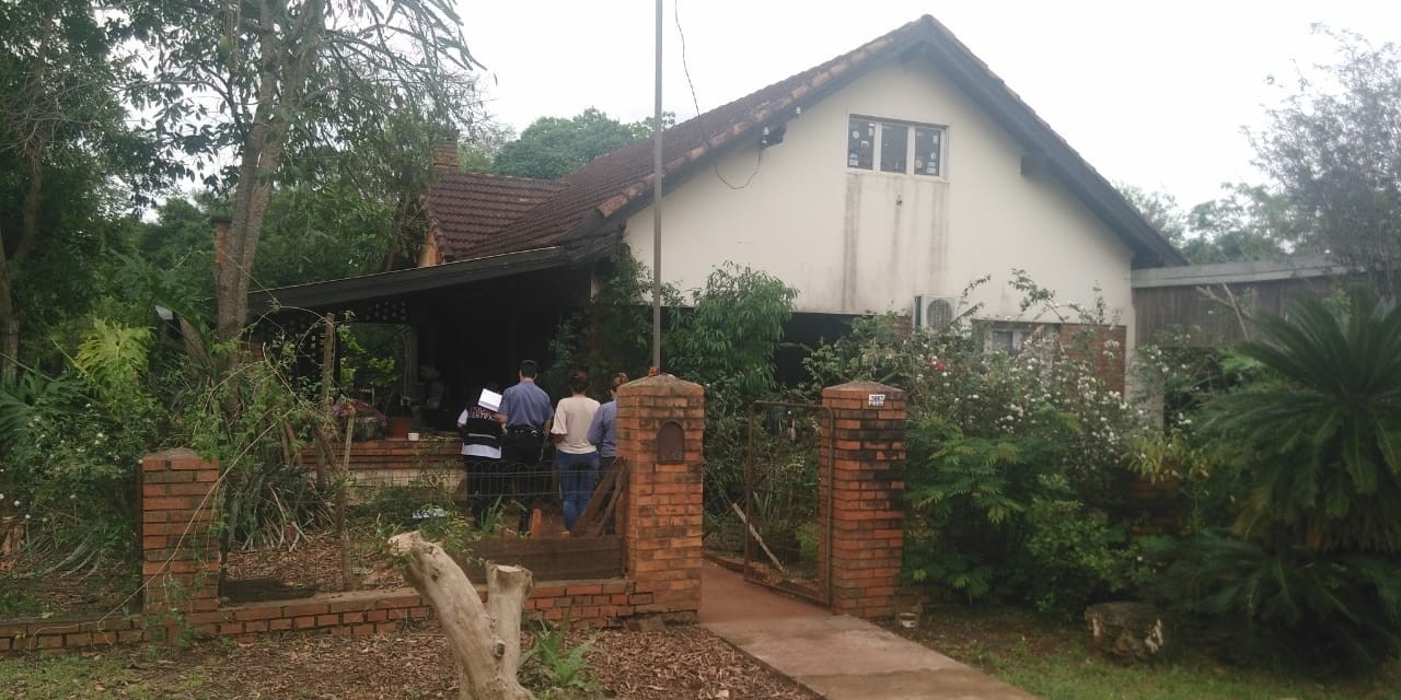 Perros devoraron las orejas a su dueña