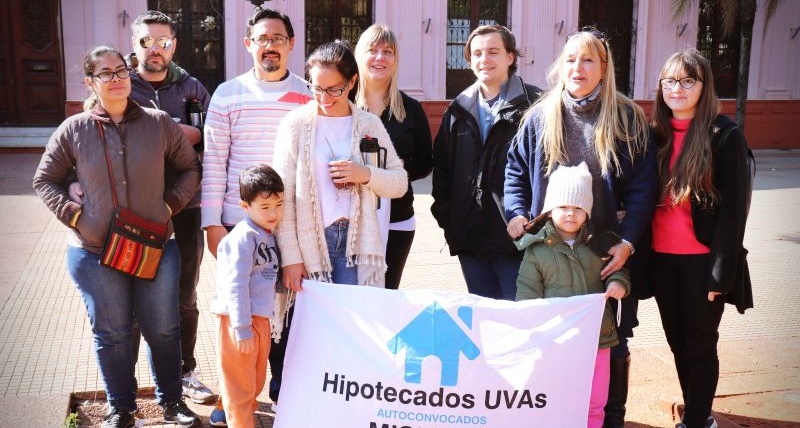 Deudores hipotecarios rechazan promesas de Macri en el debate