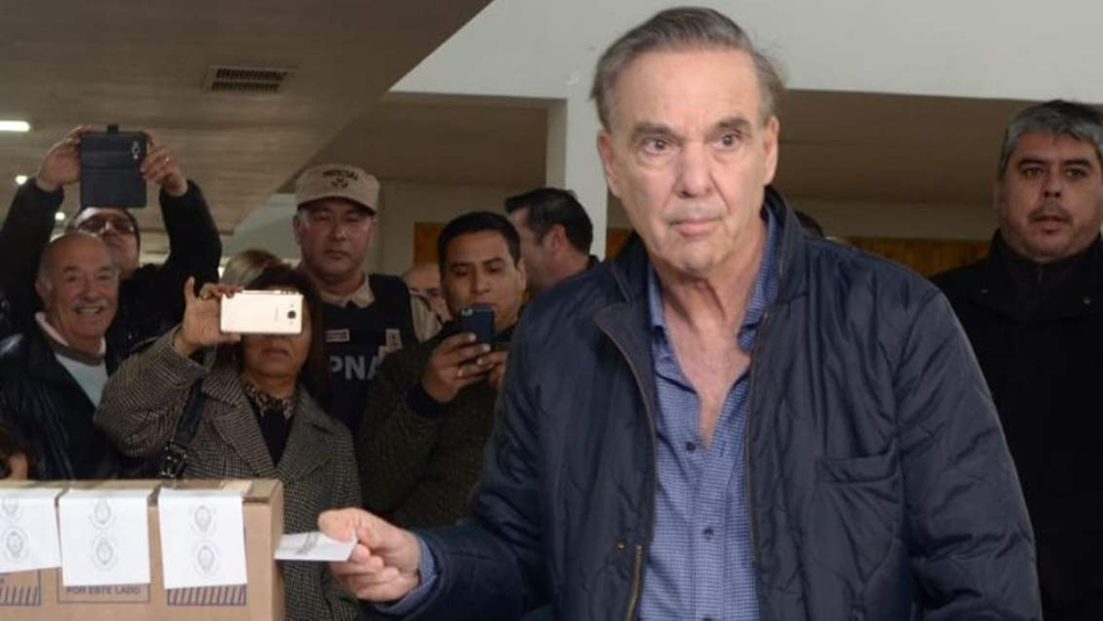 Pichetto votó y destacó como “extraordinario” el proceso electoral encarado por Macri