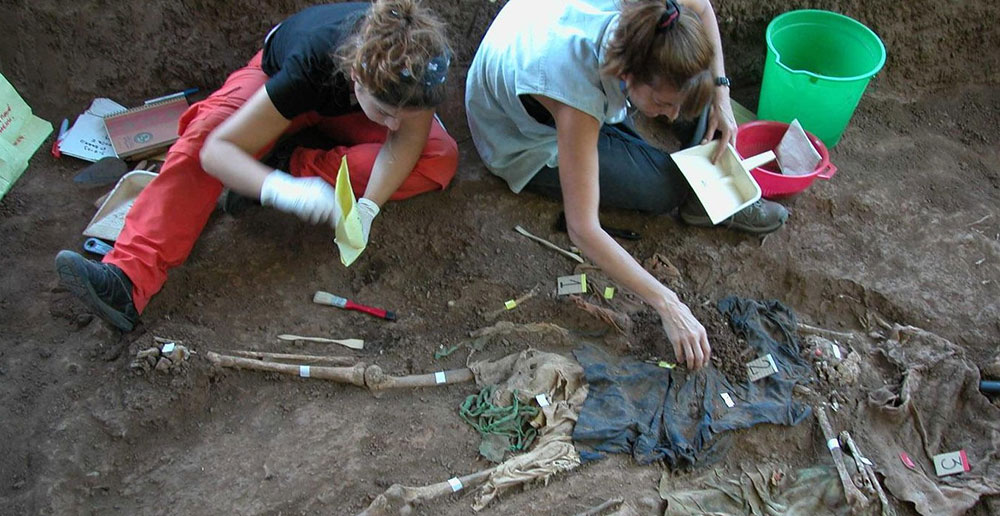 Equipo forense argentino ayuda a identificar migrantes desaparecidos rumbo a EEUU