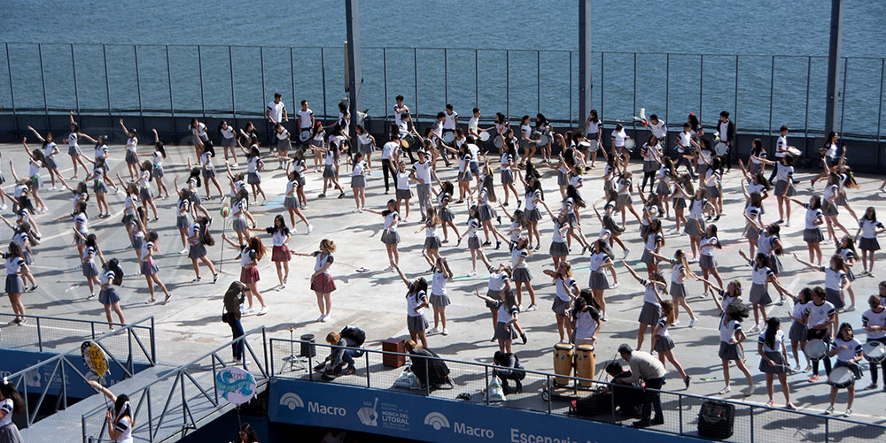 Los chicos disfrutan la prueba piloto del show de scolas