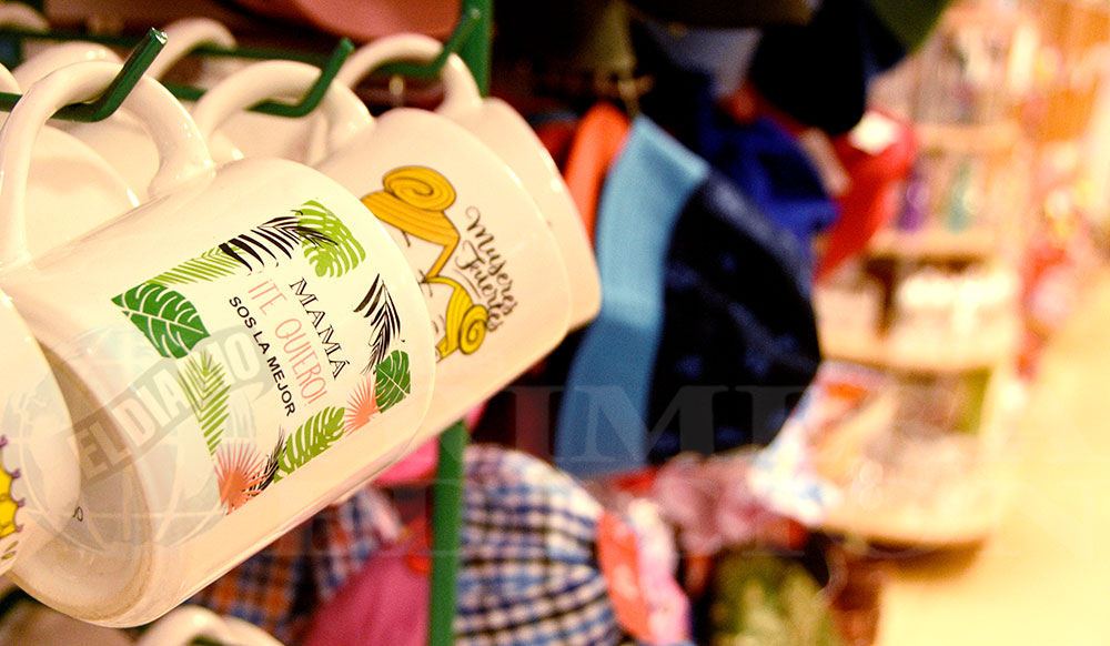 Los posadeños ya empezaron a buscar los presentes para mamá