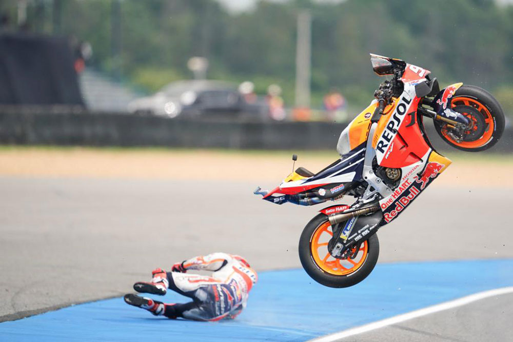 Marc Márquez sufrió una espectacular caída en Tailandia