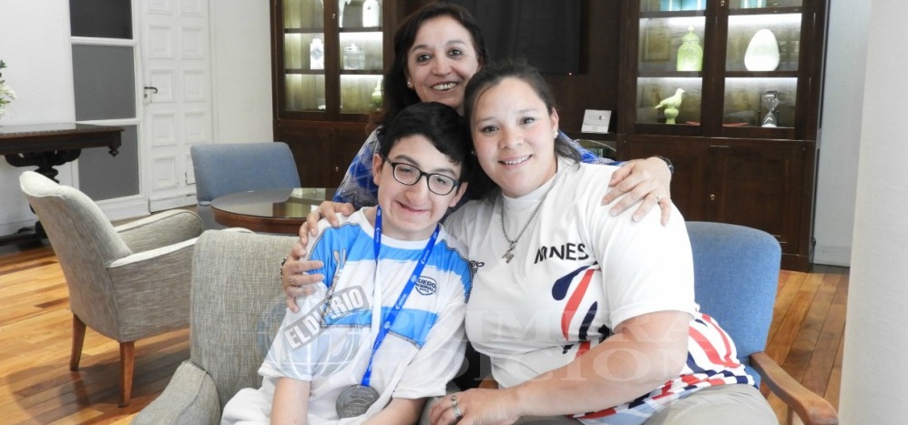 Tras 19 cirugías, Pablo Fraga es una promesa de la natación adaptada