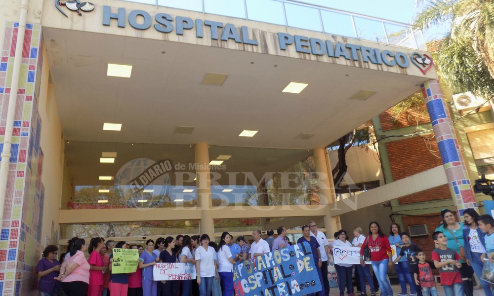 Trabajadores de Pediatría marcharon en pedido de mejoras salariales