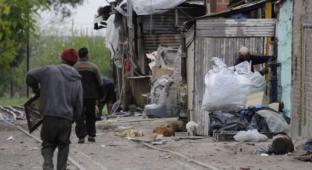 UCA: “El índice de pobreza alcanzará un 38 o 39% a fin de este año”