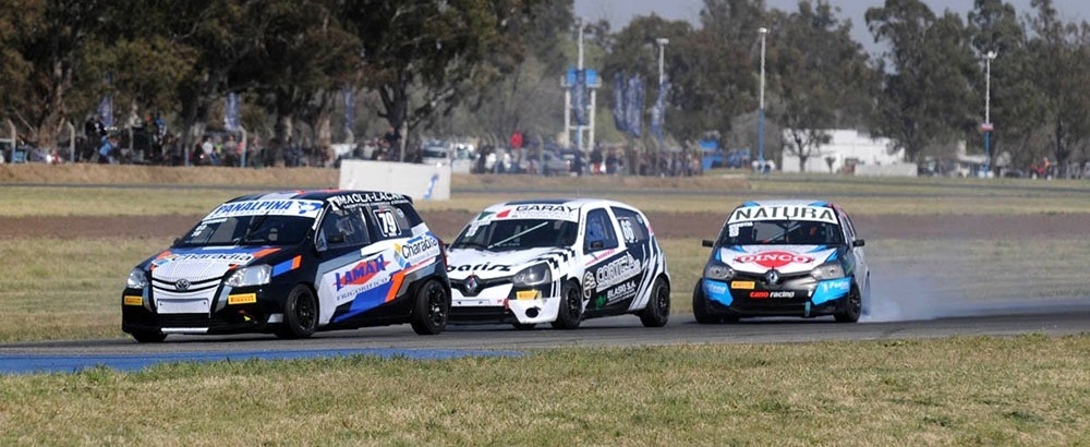CHAPA. Blasig, segundo en el “tren”, y Urrutia, más atrás. A los constantes animadores se le sumarán más locales.