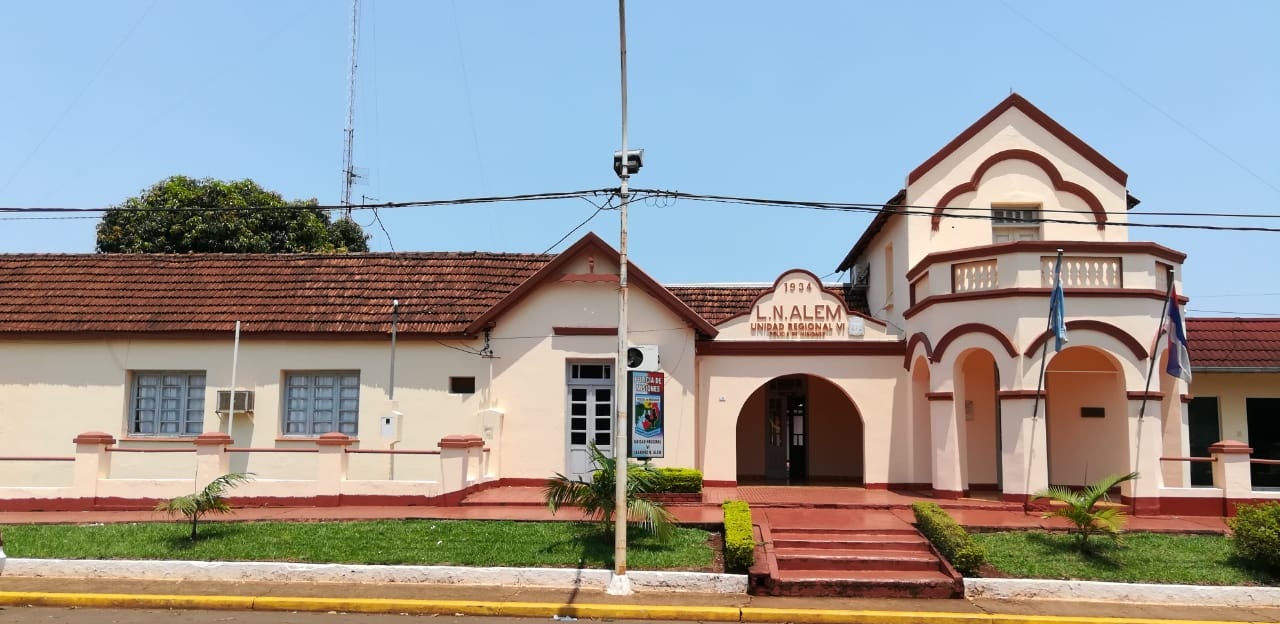 Vecinos de Alem trabajan para restaurar el techo de la UR-VI