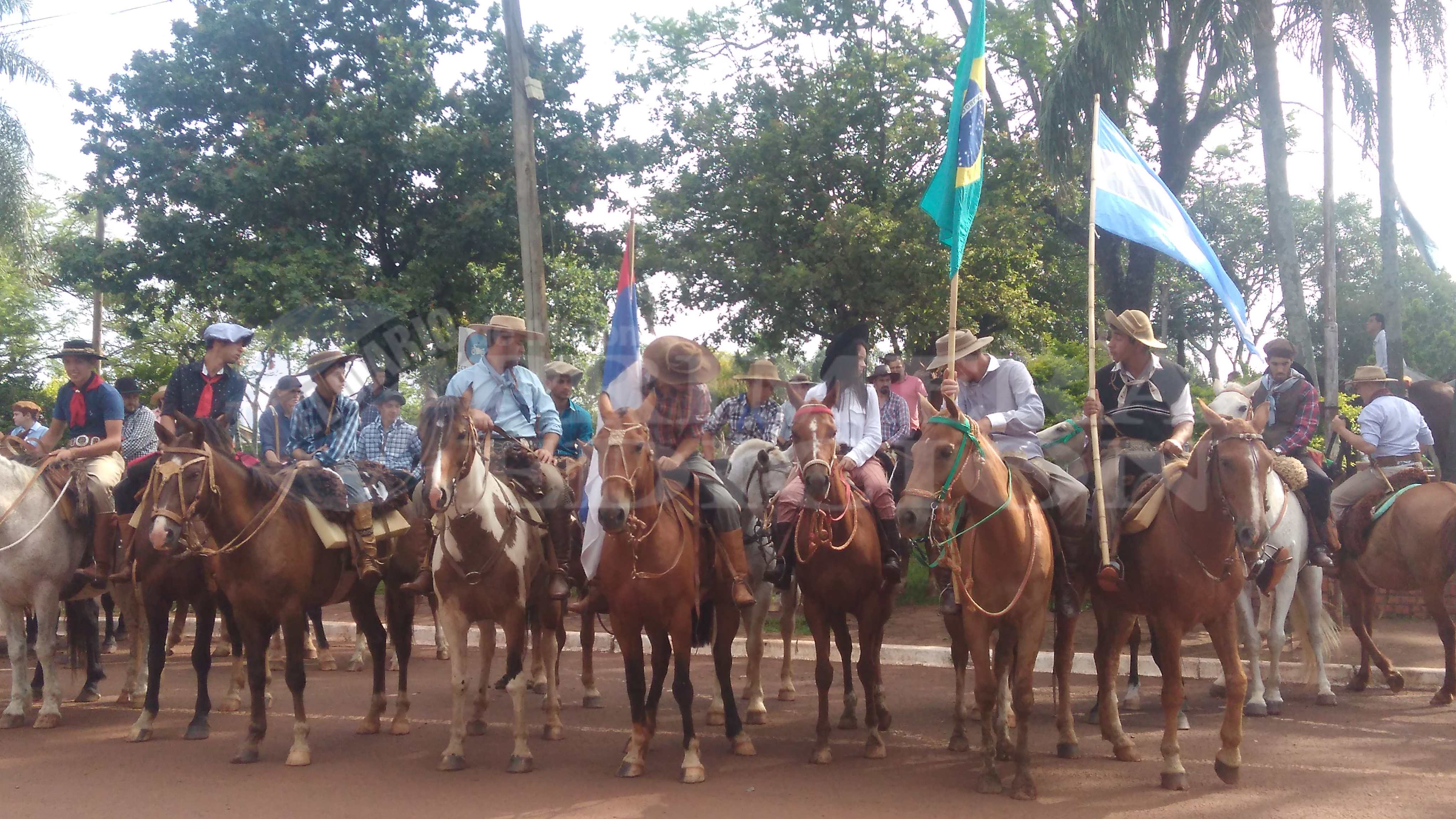Un centenar de jinetes cabalgó a Fracrán