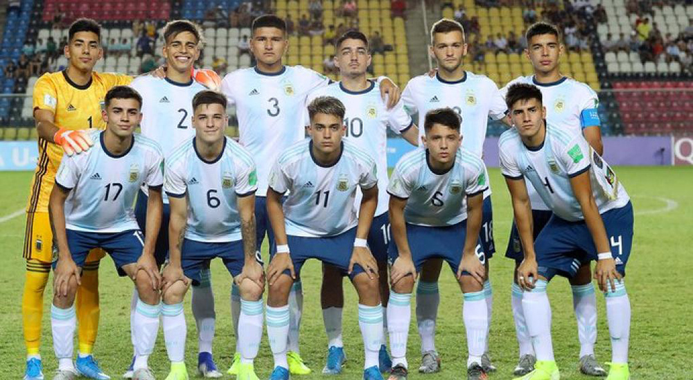 Argentina enfrenta a Tayikistán con la clasificación en el bolsillo