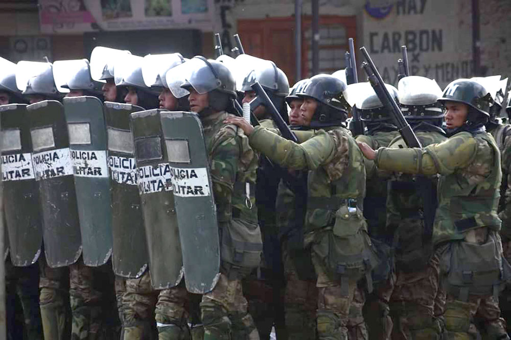 Decreto exime a las FFAA de la “responsabilidad penal” en represión en Bolivia