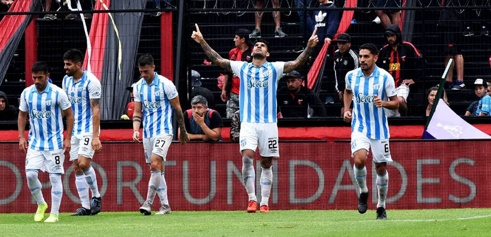 Con un gol polémico, Atlético Tucumán triunfó en Santa Fe