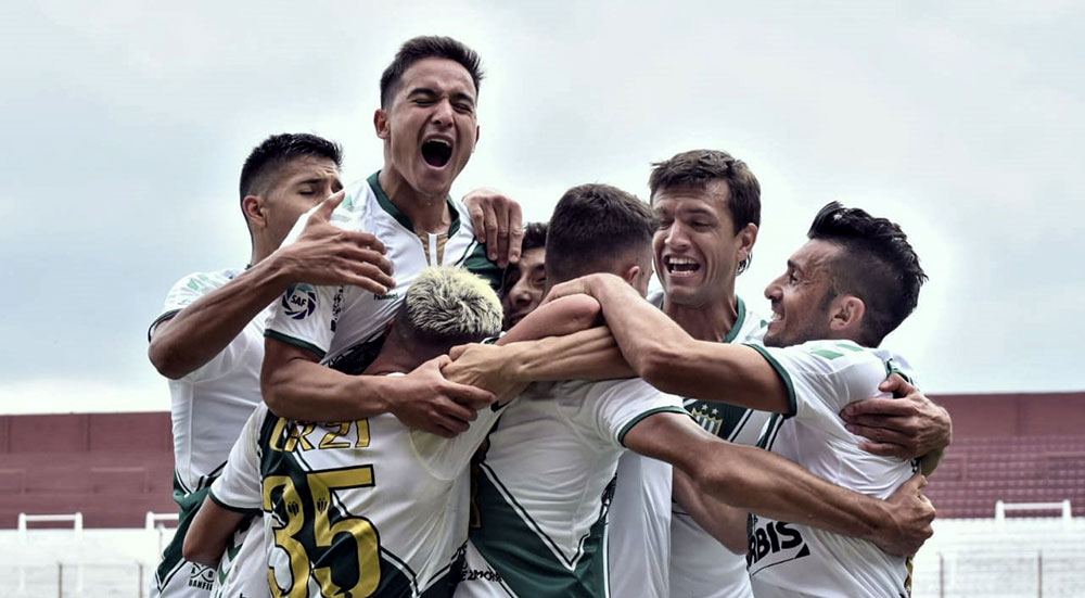 Banfield sorprendió a Lanús y se quedó con el clásico del sur