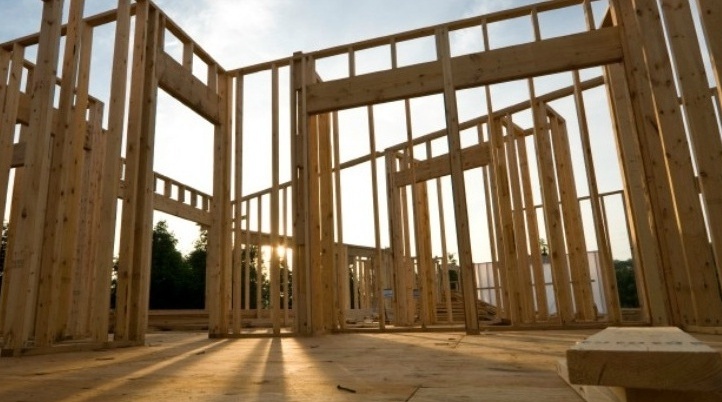 Denuncian por estafa a empresas constructoras de viviendas de madera