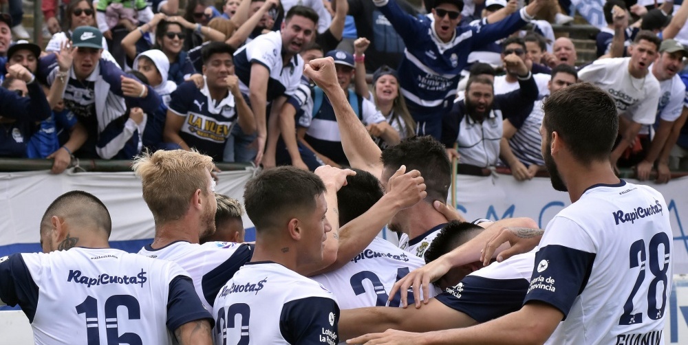 Superliga: Gimnasia goleó de visitante y sueña con quedarse en primera