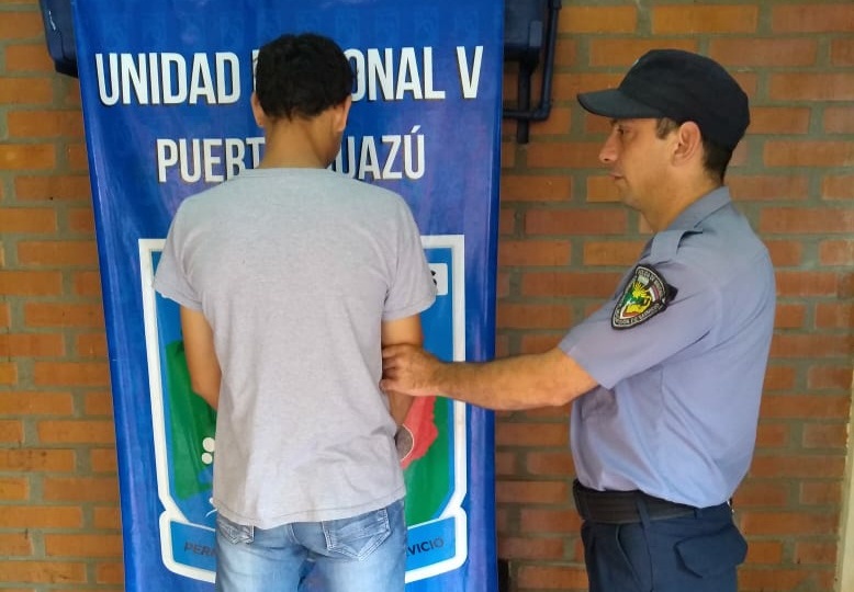 Salió de un 15 y lo apuñalaron