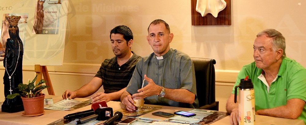 A TODOS. El padre Moura invitó a participar de la peregrinación a Loreto.