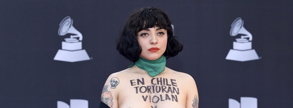 Mon Laferte y su denuncia en la alfombra roja de los Grammy Latinos