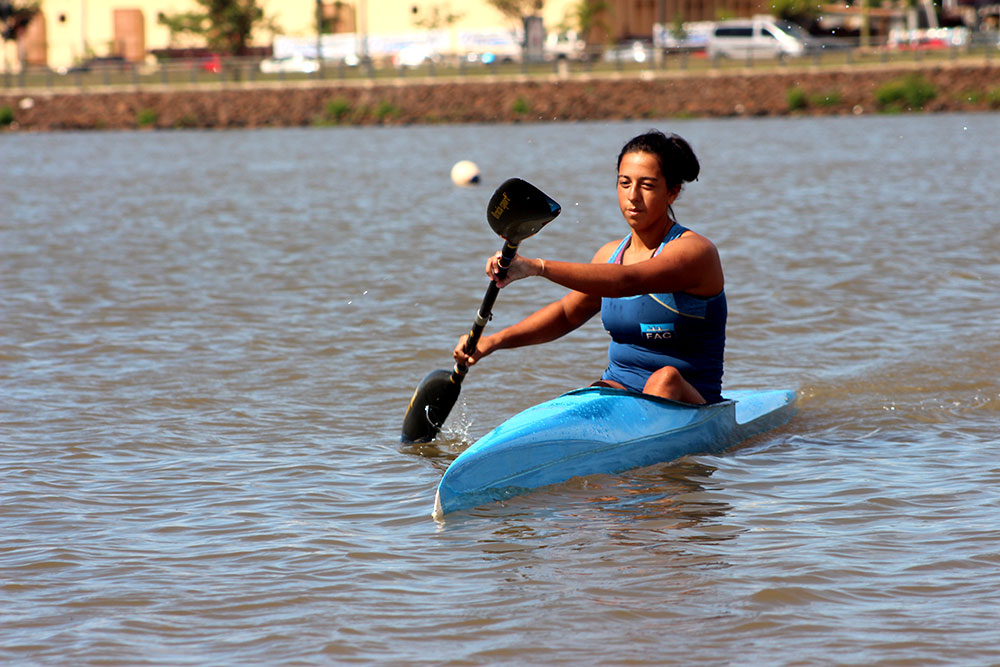 Camino celeste y blanco