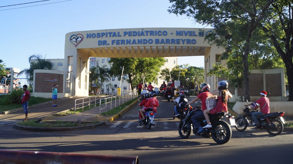 Motoqueros solidarios junto a los más pequeños